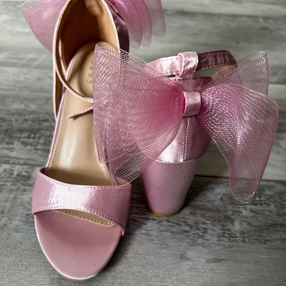 Shoe Dazzle Pink Satin Heels with Bow